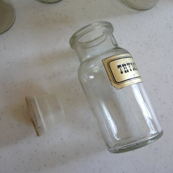 Vintage Wooden Spice Rack with 12 Glass Spice Bottles Stopper Lids - Picture 5 of 5